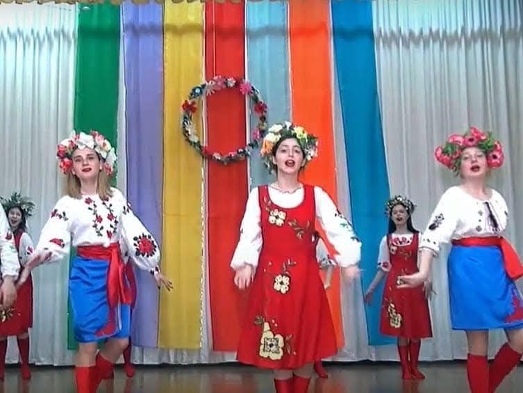 Різні Театральні та Танцювальні костюми