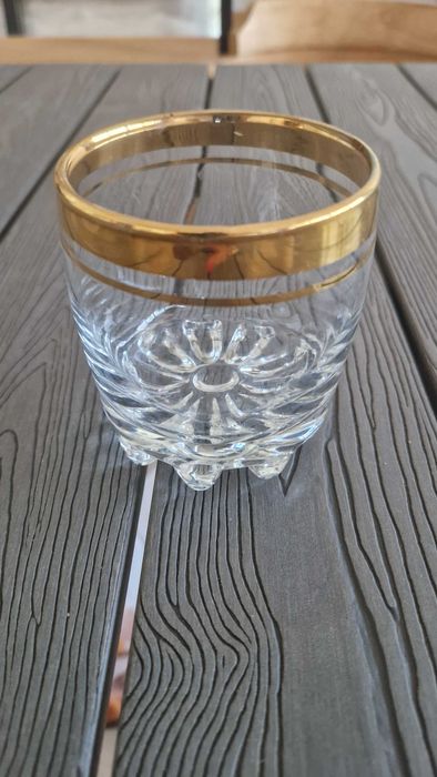 Copo de vidro vintage com risca dourada