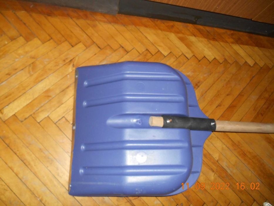 Лопата для уборки снега