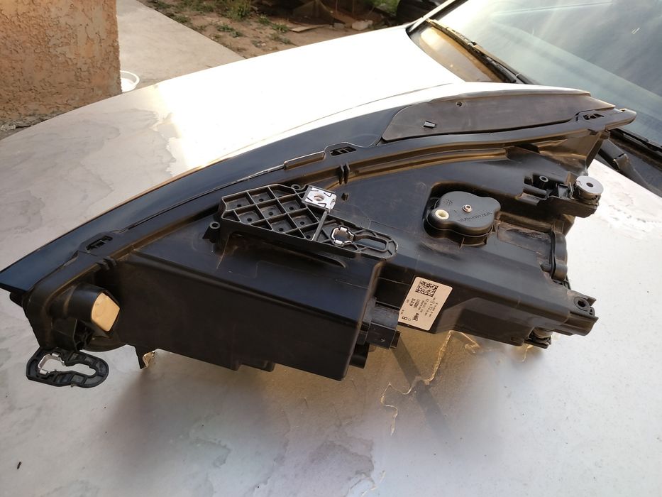 Ótica  Seat Leon lado direito (kl8 sporstourer) full led