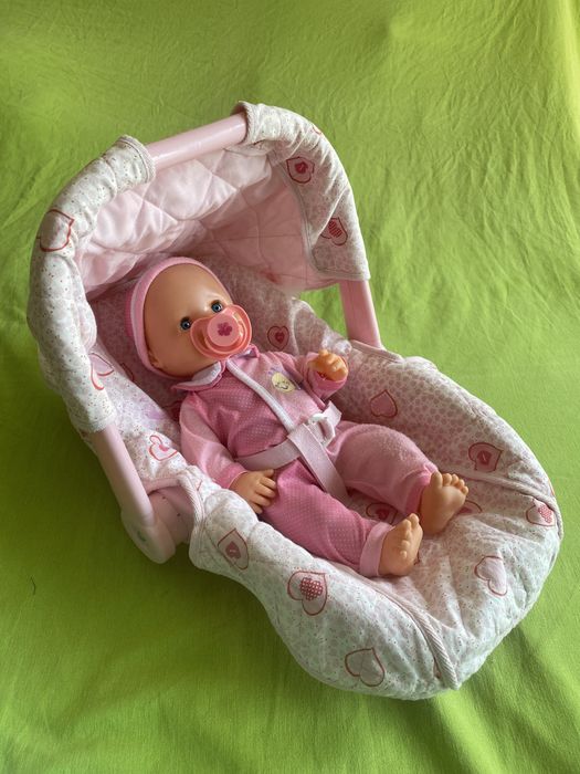 Nenuco grande com chucha e ovo de transporte