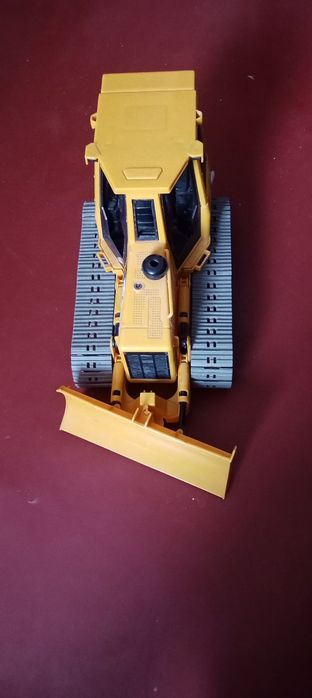 Екскаватор трактор на радіокеруванні