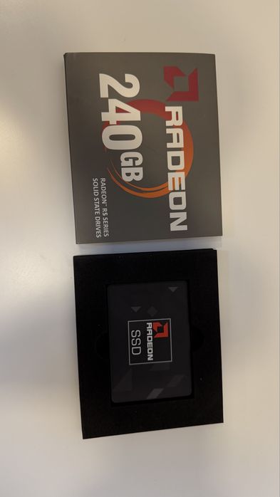 SSD AMD Radeon R5 240 Gb