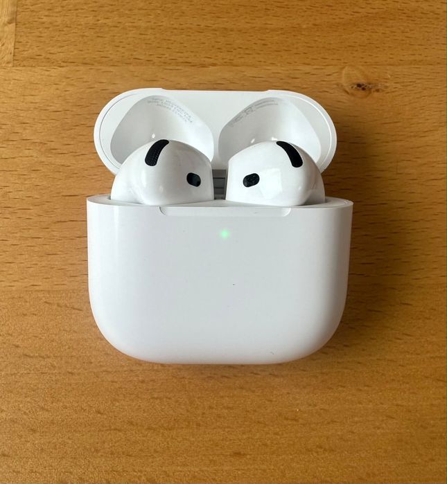 Airpods 4  com cancelamento de ruido