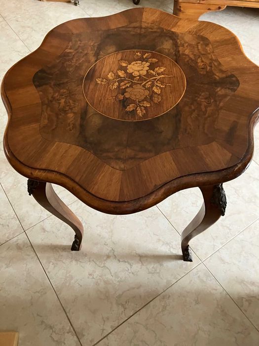 Mesa de Centro Antiga com Marchetaria Floral
