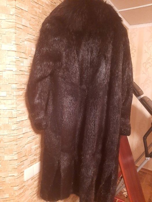 Жіноча шуба із нутрії