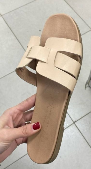 Шльопанці жіночі шкіряні