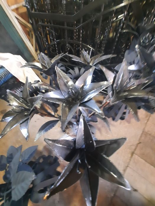 Ковані квіти на могилу