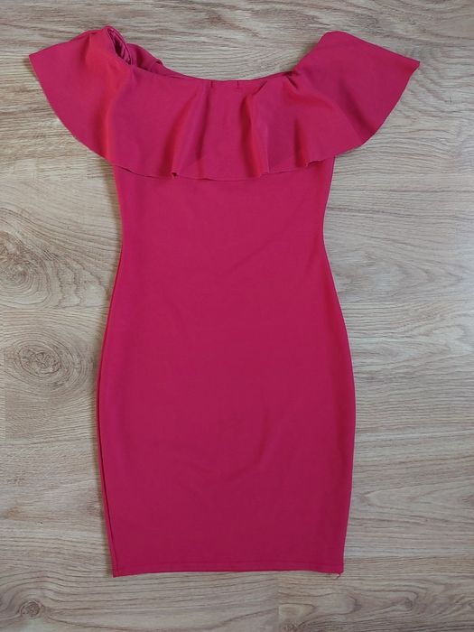 Czerwona dopasowana sukienka damska S