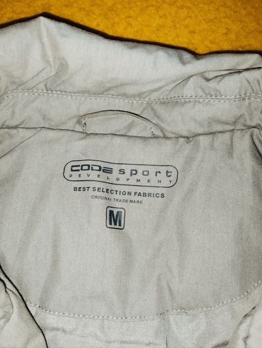 Vendo dois blusões de homem M em bom estado (ofereço um terceiro)