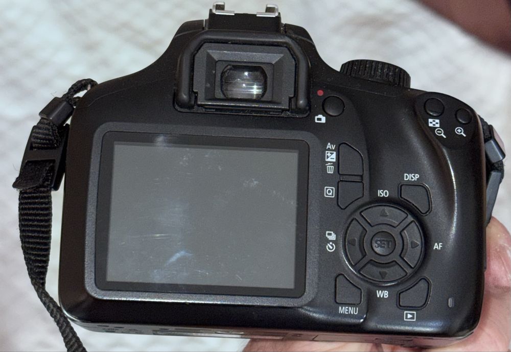 Дзеркальний цифровий фотоапарат Canon EOS 4000D