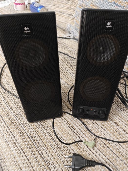 Colunas Logitech
