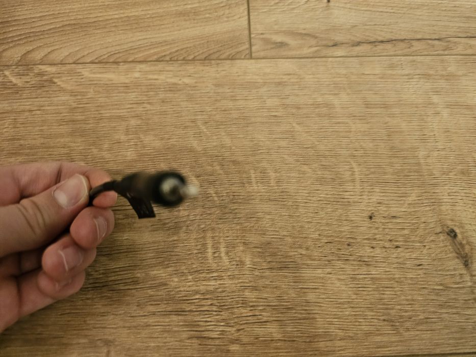 Sprzedam mikrofon przewodowy.