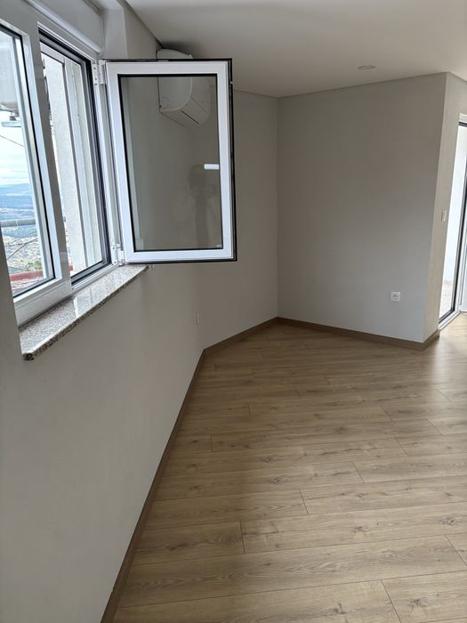 Alugo t2 em cravelas de baixo 8 km de vila real