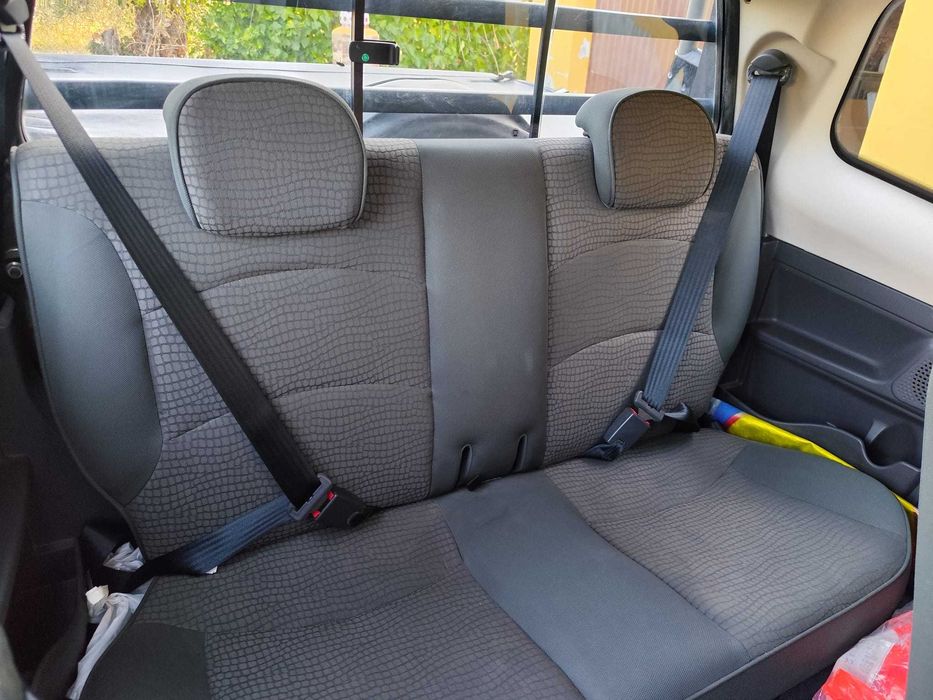 Carro em óptimo estdo tando de interior como de exterior...