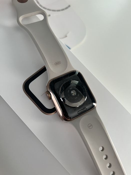 Apple Watch 4 series 40 mm жіночі як нові