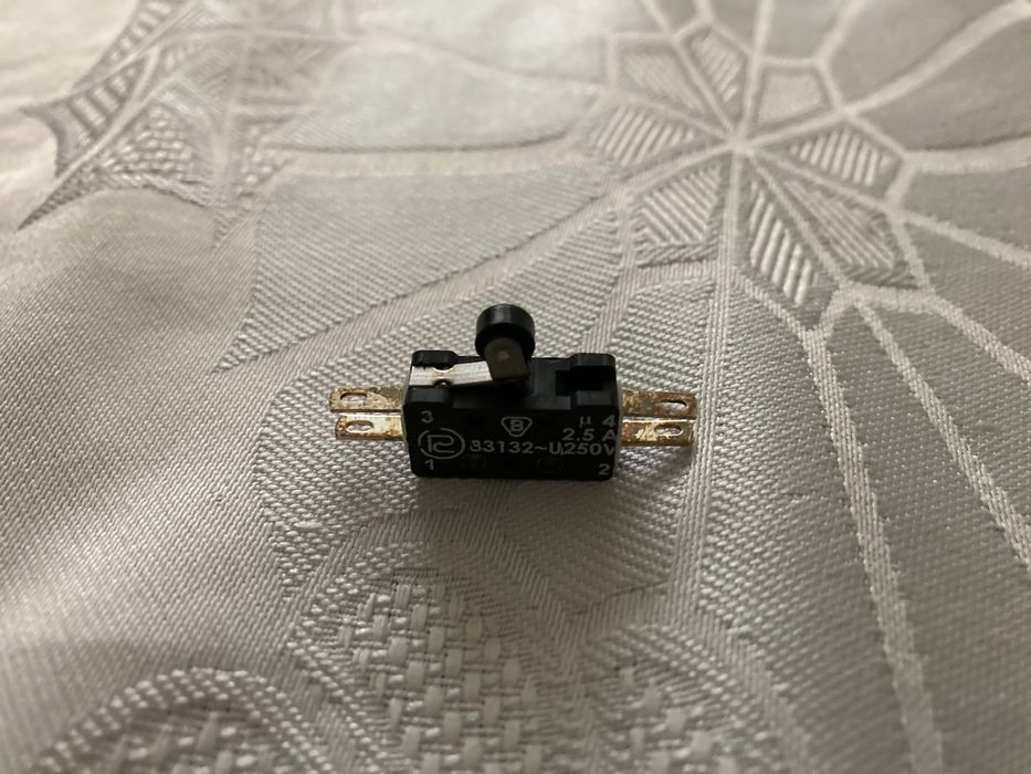 Mikro przełącznik rolkowy 83132-U250V