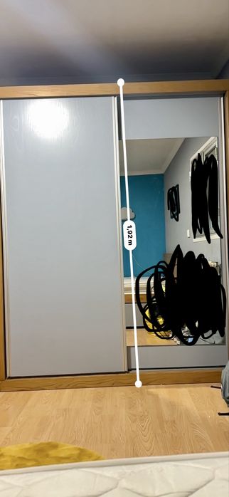 Guarda-roupa com espelho de corpo