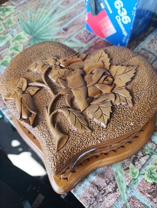 Деревянная шкатулка