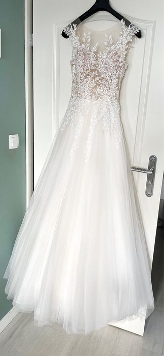 Suknia ślubna z welonem