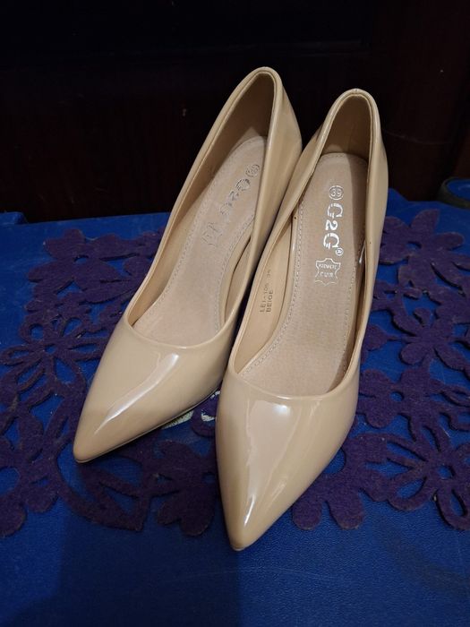 Елегантні бежеві туфлі на шпильці. 39роз.