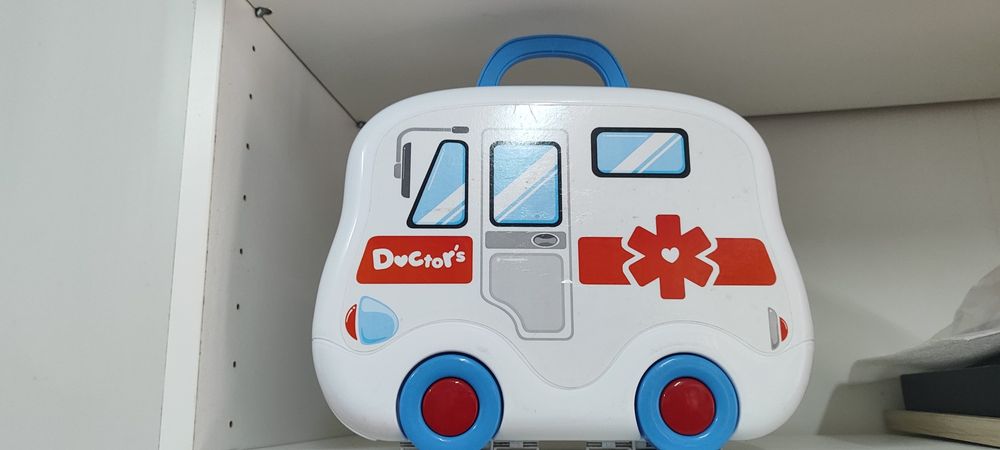 Mala c  rodas e  acessórios de médico