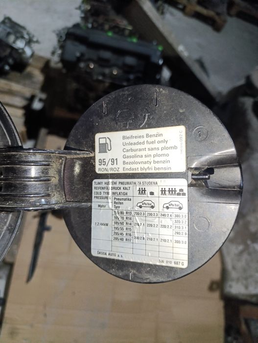 Лючок бензобака Skoda Fabia 2 2007-2014г Оригинал