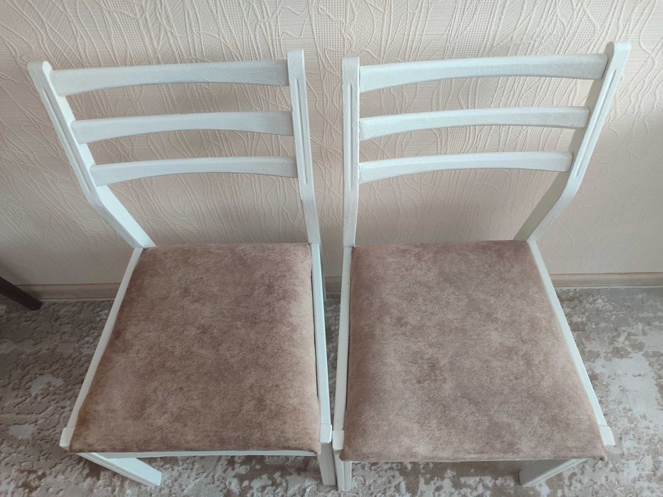 Продам стільці та тумбочку (етажерку)