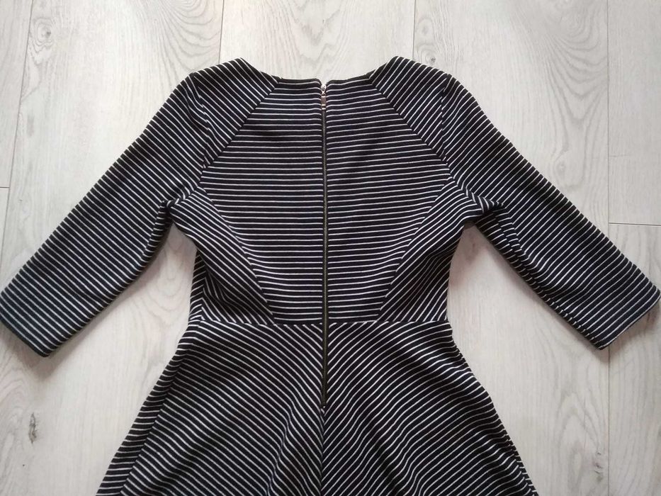 sukienka marki M&S roz. 40 grubszy materiał