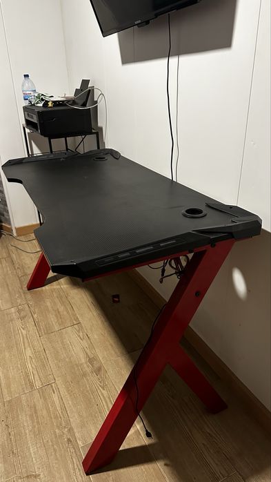 Mesa Gamer Preta e Vermelha