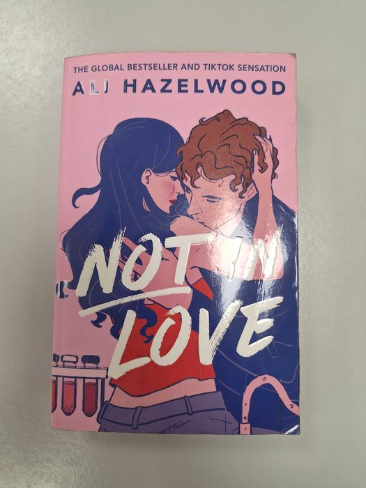 Not in Love- Livro em Inglês.