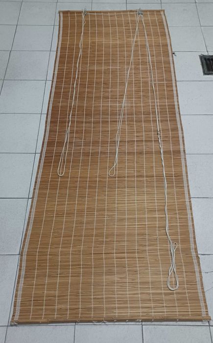 Estore de rolo em palhinha/ bambu