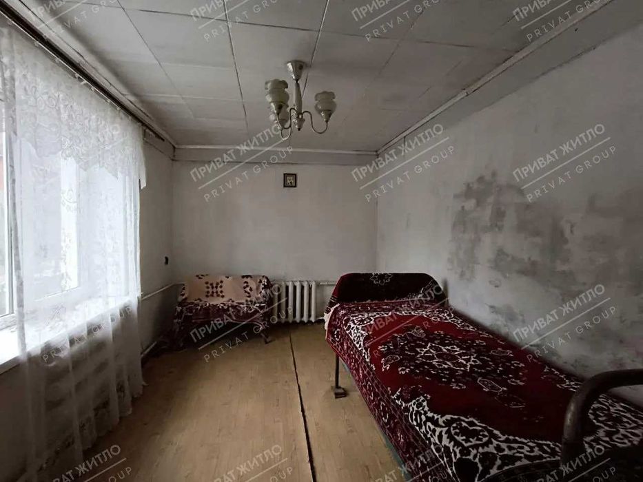 Частина будинку в 300 м від школи №8