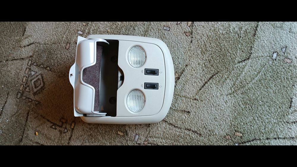 Lampka wnętrza Almera Schowek na okulary Almera