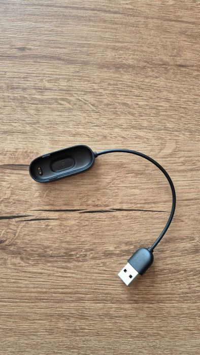 Mi band 4 używany z kablem do ładowania i nieoryginalnym paskiem