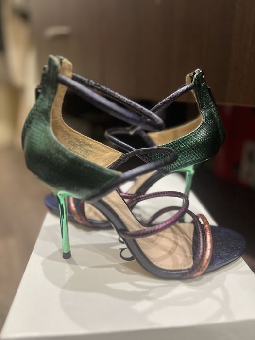 Продам босоніжки  Zara