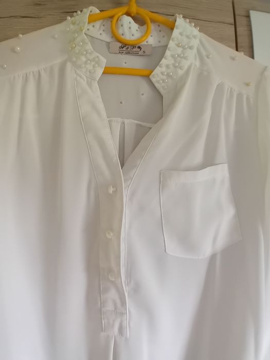 Koszula biała z perelkami