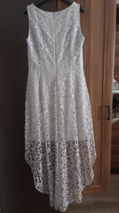 Sukienka z trenem na studniówkę