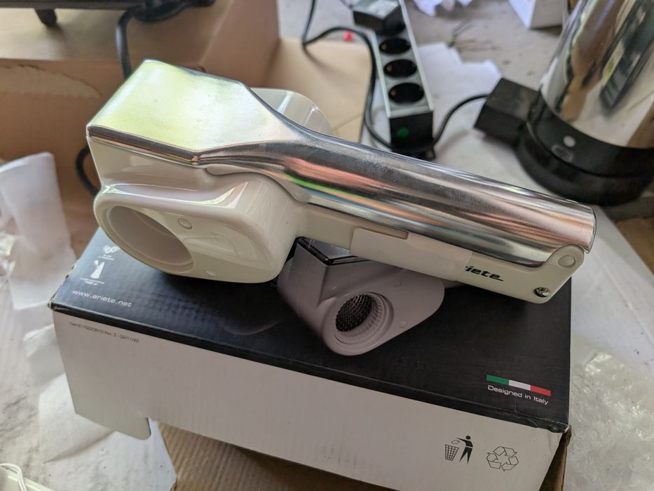 elektryczna tarka do sera marki Ariete, model Grati Meta