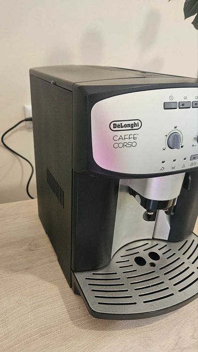 Продам кавову машинку, кавоварку Saeco, Delonghi