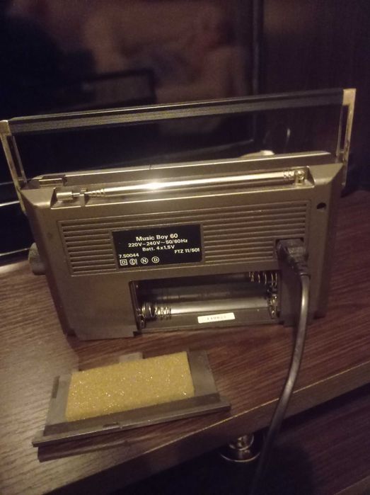 Радіоприймачі Grundig та інших