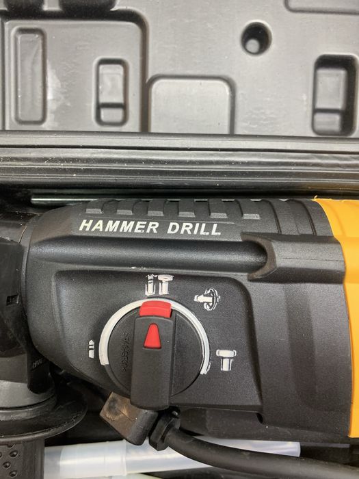 Перфоратор DeWALT