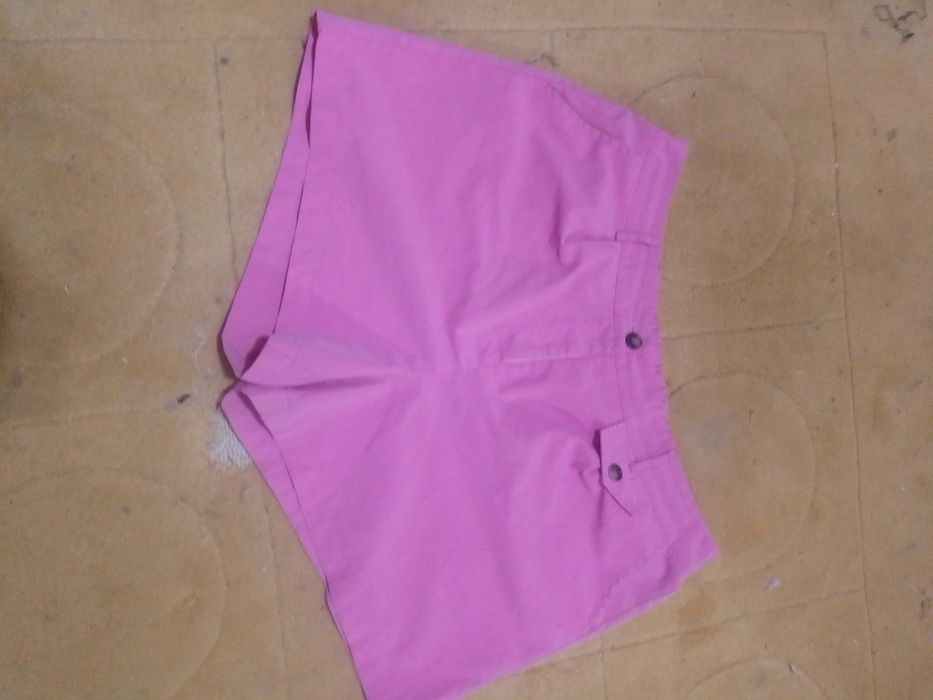 Calções de tecido fresco de cor rosa