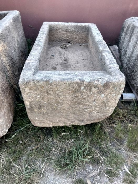Tanque em pedra antigo