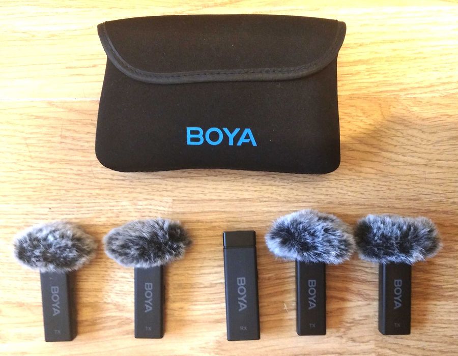 Петличний мікрофон Boya BY-W4 система на 4 мікрофони + база