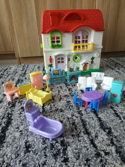 Domek rozkładany dla lalek z mebelkami