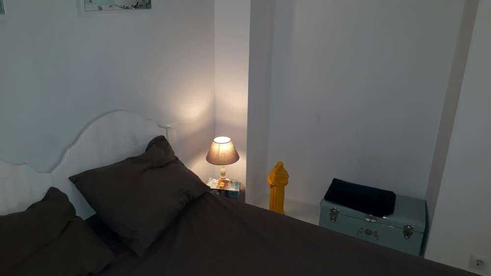 Quarto com WC Privado. Metro Chiado Lisboa, Caução.