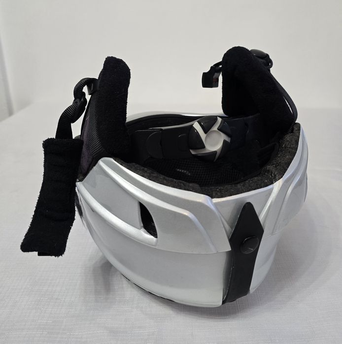 kask narciarski Uvex