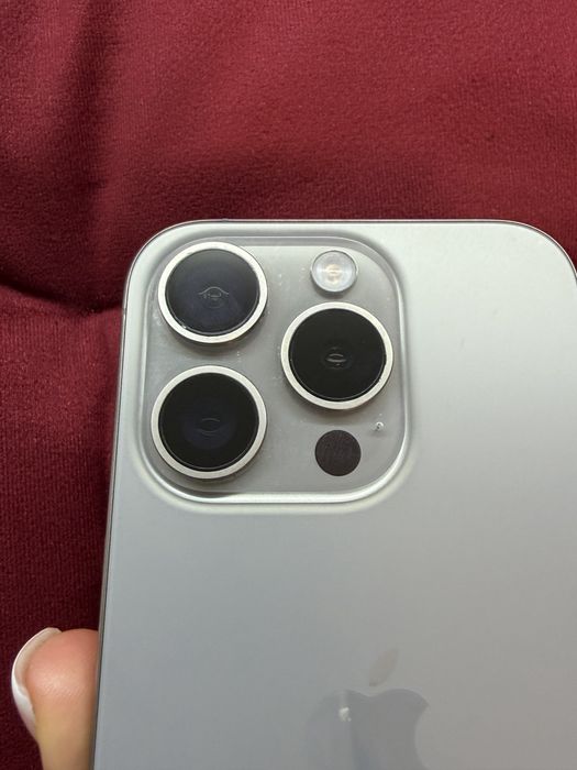 iPhone Apple 15 pro 256 Gb natural