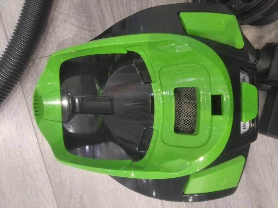 Пилосос Grunhelm GVC8210G